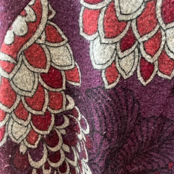 Susan Graver Poncho M\L Wine Color Beautiful Fringe - Picture 5 of 5